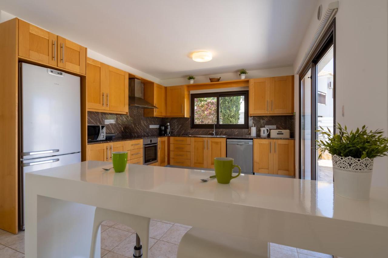 Lime 3-Bedroom Villa In Protarász Kültér fotó