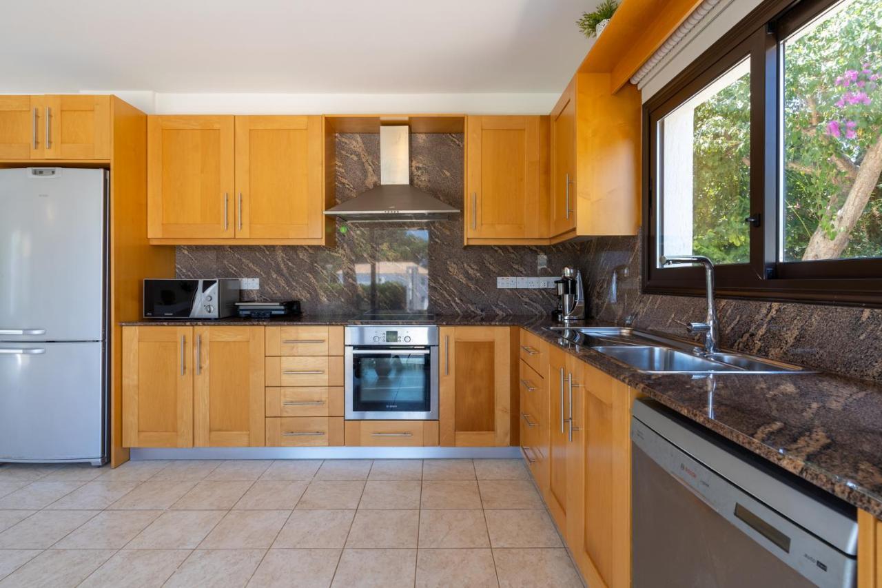 Lime 3-Bedroom Villa In Protarász Kültér fotó