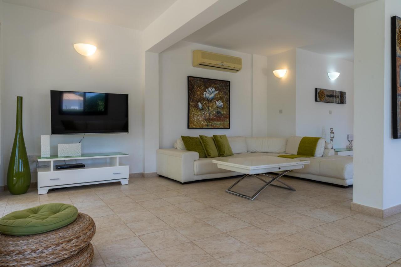Lime 3-Bedroom Villa In Protarász Kültér fotó