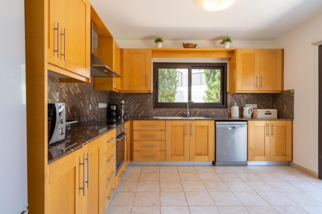 Lime 3-Bedroom Villa In Protarász Kültér fotó