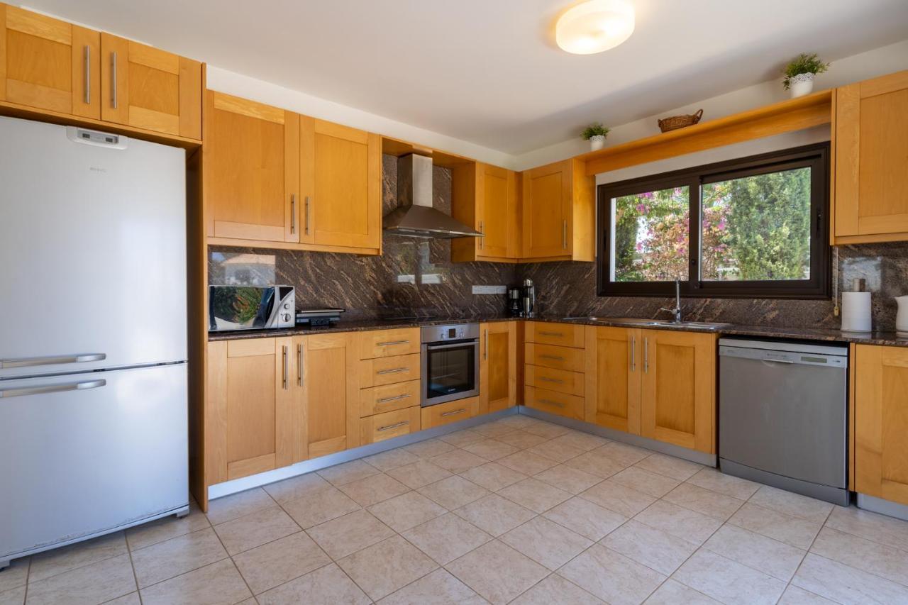 Lime 3-Bedroom Villa In Protarász Kültér fotó